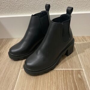 Steve Madden Chelsea Boot size 5